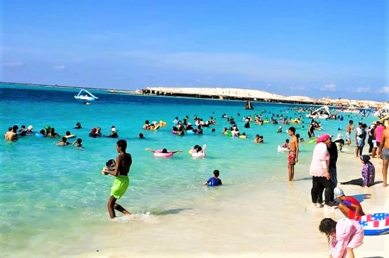شواطر مطروح تستقبل عشاقها في نهاية المصيف