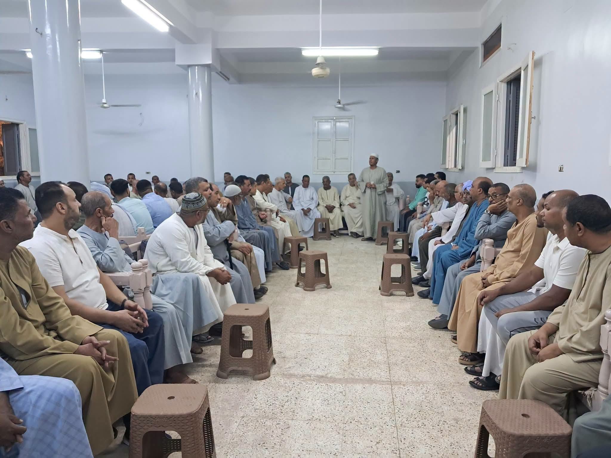 حضور جلسة مصالحة ودية بين عائلتين في منطقة العوامية