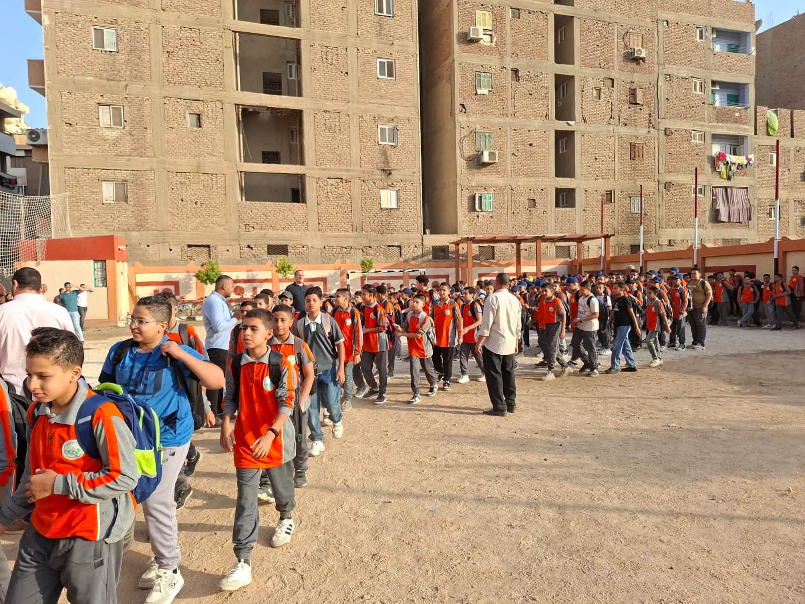 دوران الطابور بالمدرسة