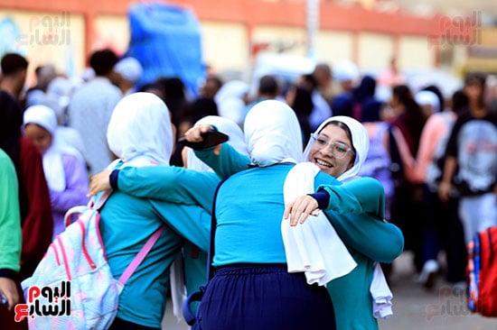 بالاحضان لقاء زملاء الدراسة