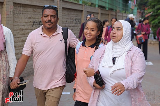 فرحة الطلاب والاهالي بعودة المدارس (1)