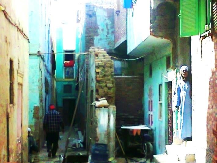 بعض المنازل من الداخل قبل تطويرها