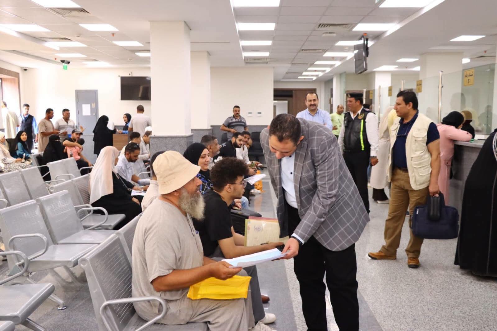 إقبال المواطنين علي مراكز الخدمات التكنولوجية