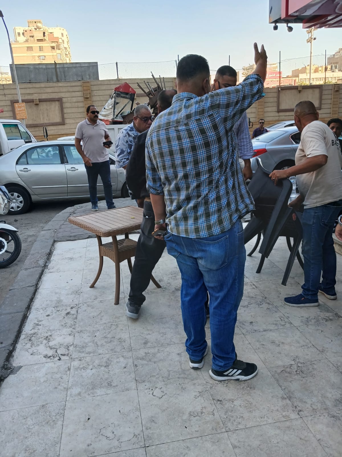حملة بحي العجوزة لرفع إشغالات المحلات (1)