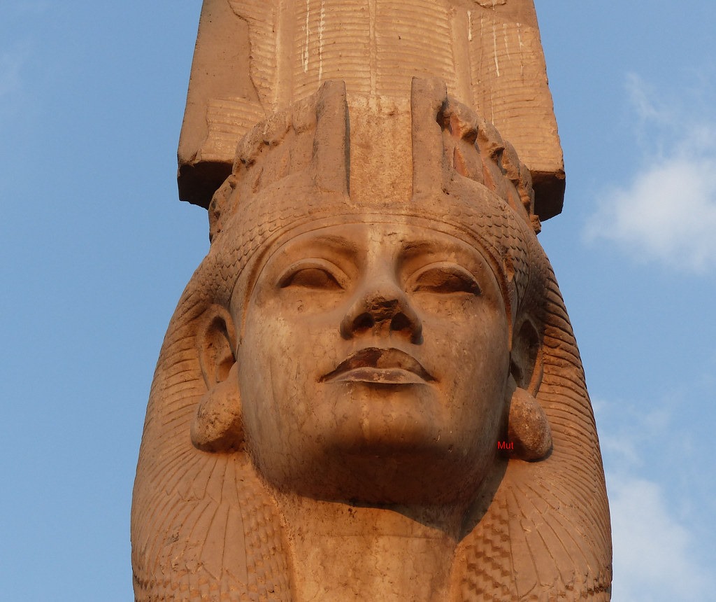 تمثال اثرى