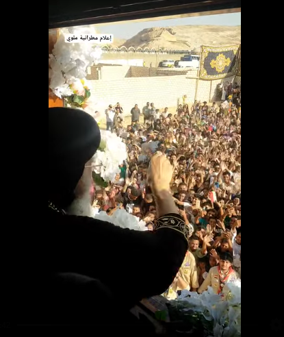 قداسة البابا مع أهالى ملوى قداسة البابا مع أهالى ملوى