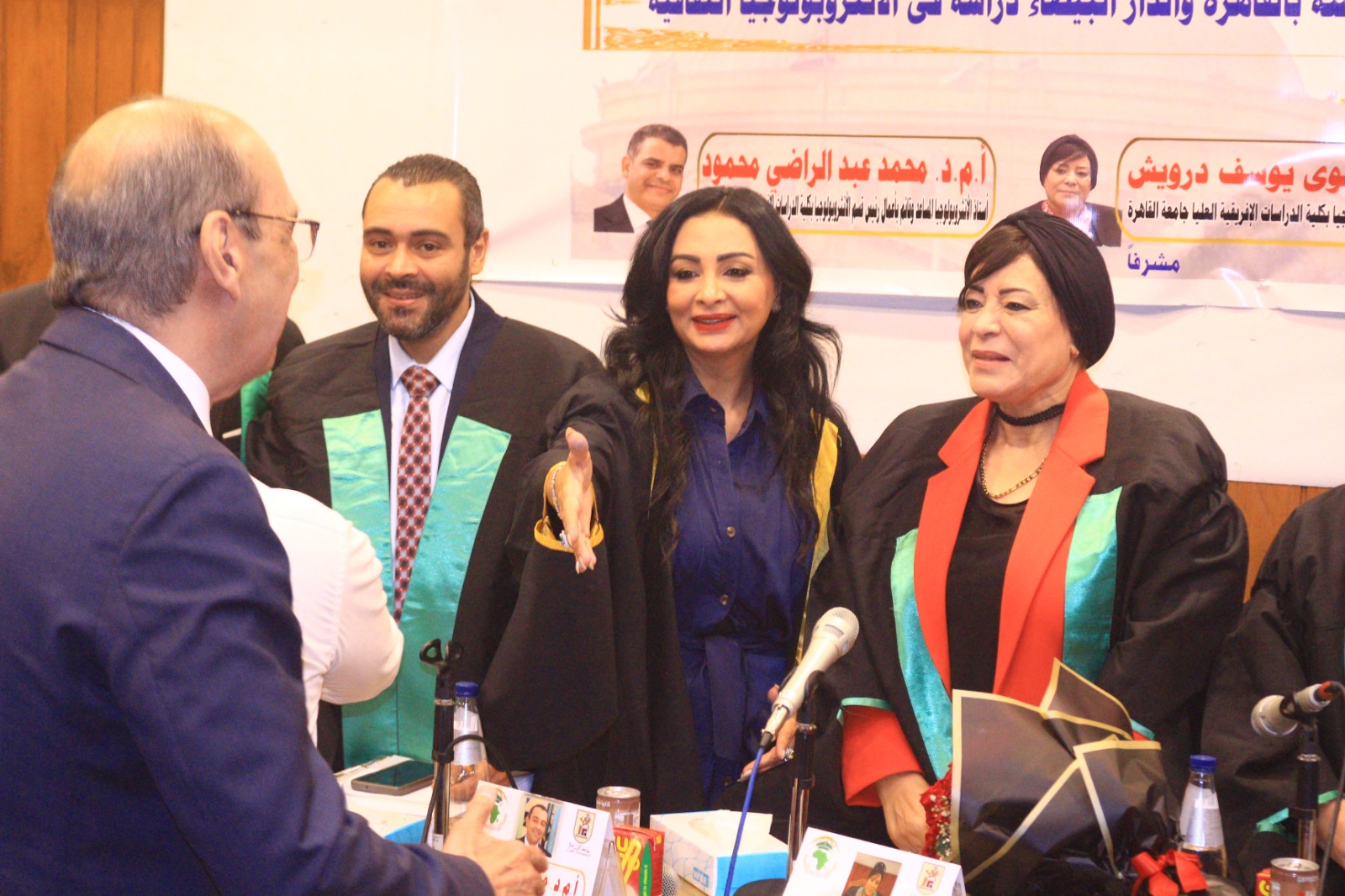الإعلامية منى المراغي