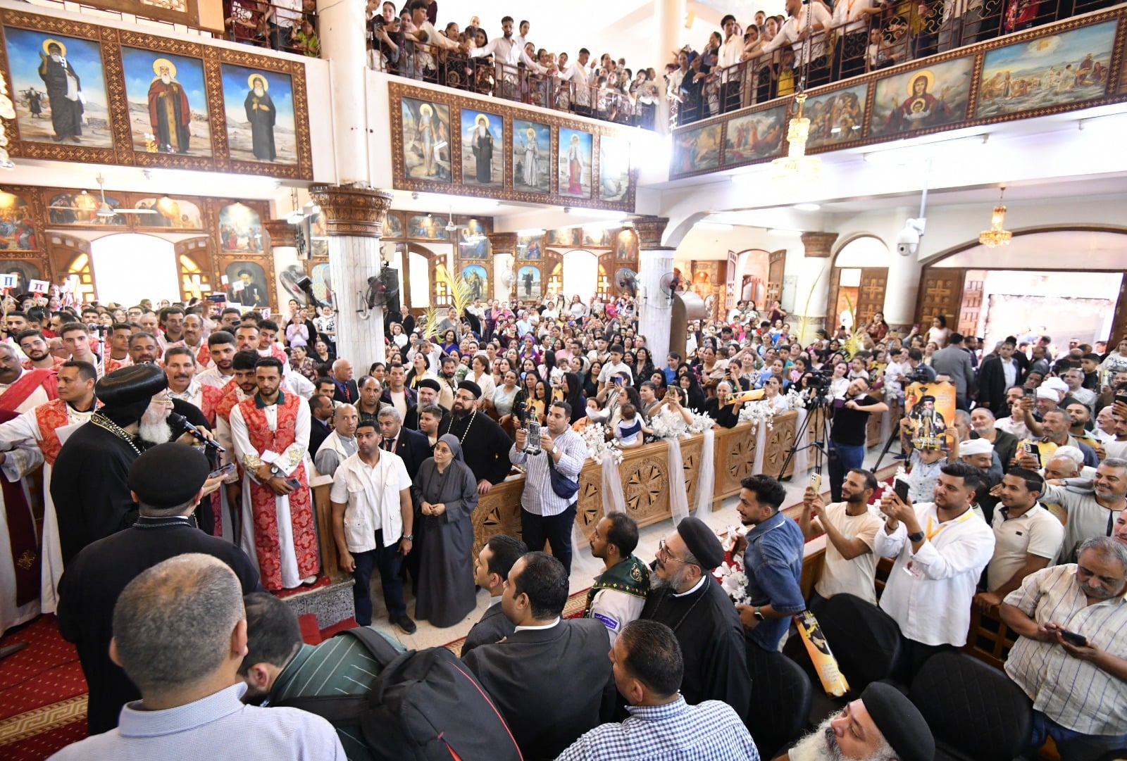 قداسة البابا تواضروس الثانى داخل الدير قداسة البابا تواضروس الثانى داخل الدير