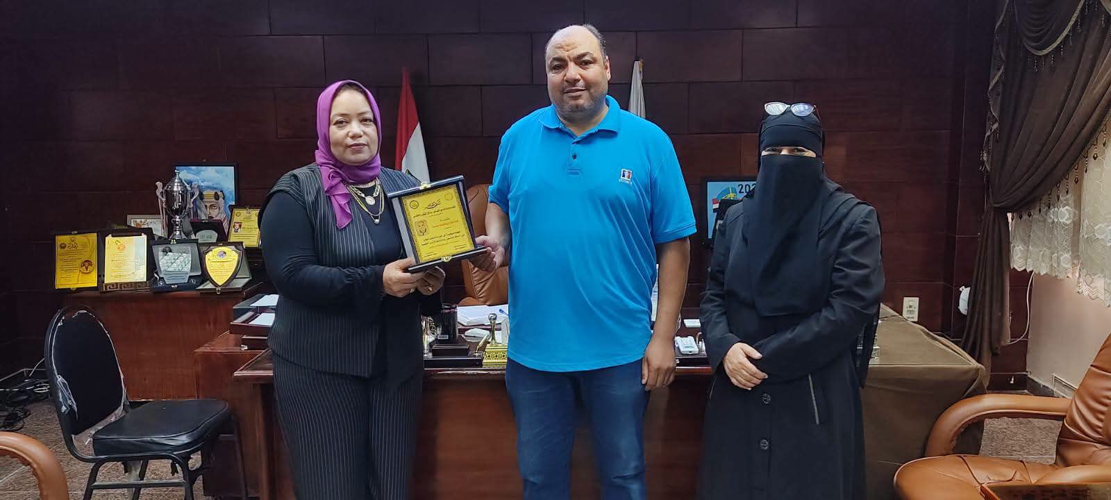تكريم مسؤولي الدمج تقديرًا لجهودهم تكريم مسؤولي الدمج تقديرًا لجهودهم