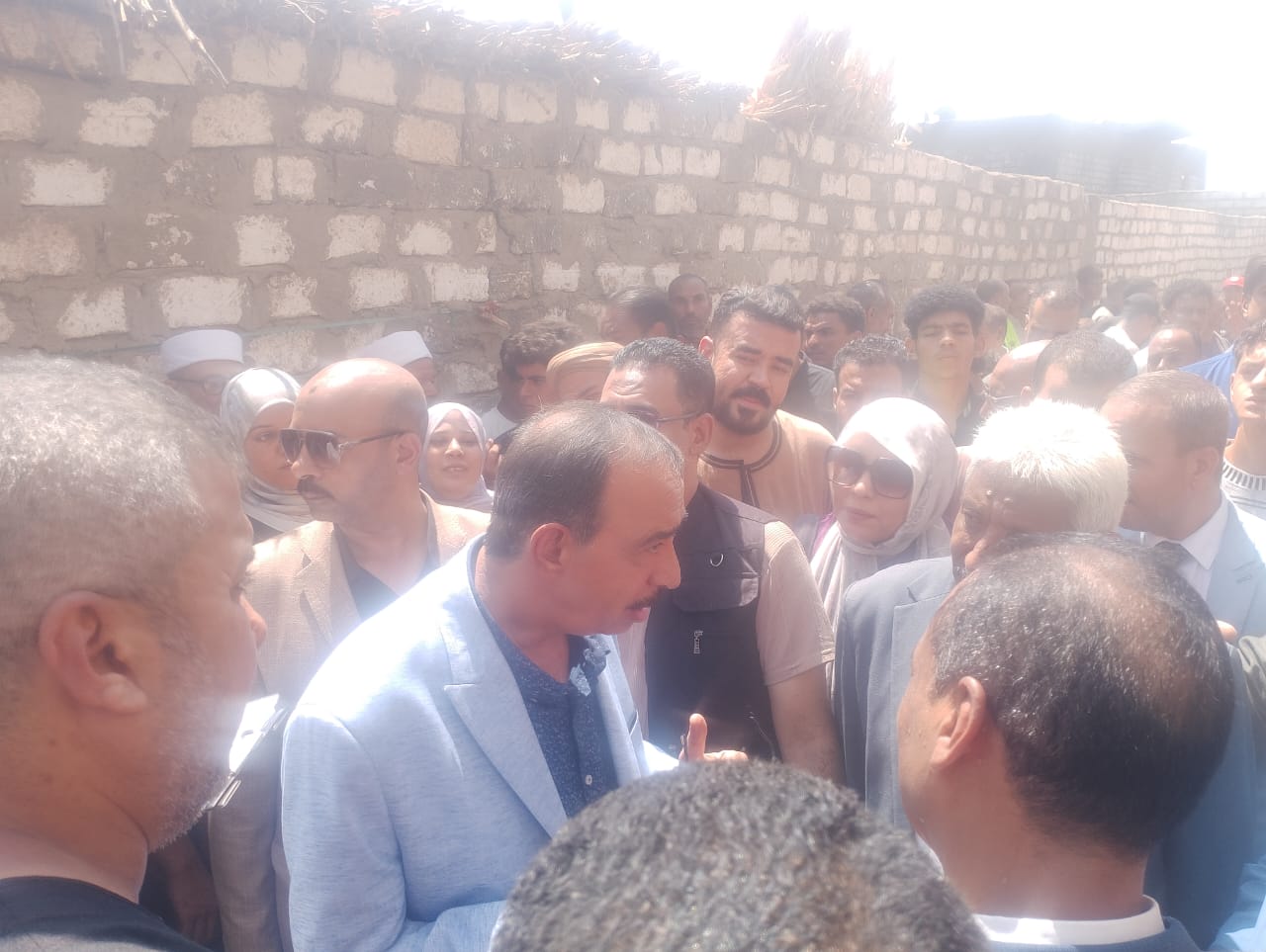 الأهالى ونقاشمع المحافظ الأهالى ونقاشمع المحافظ
