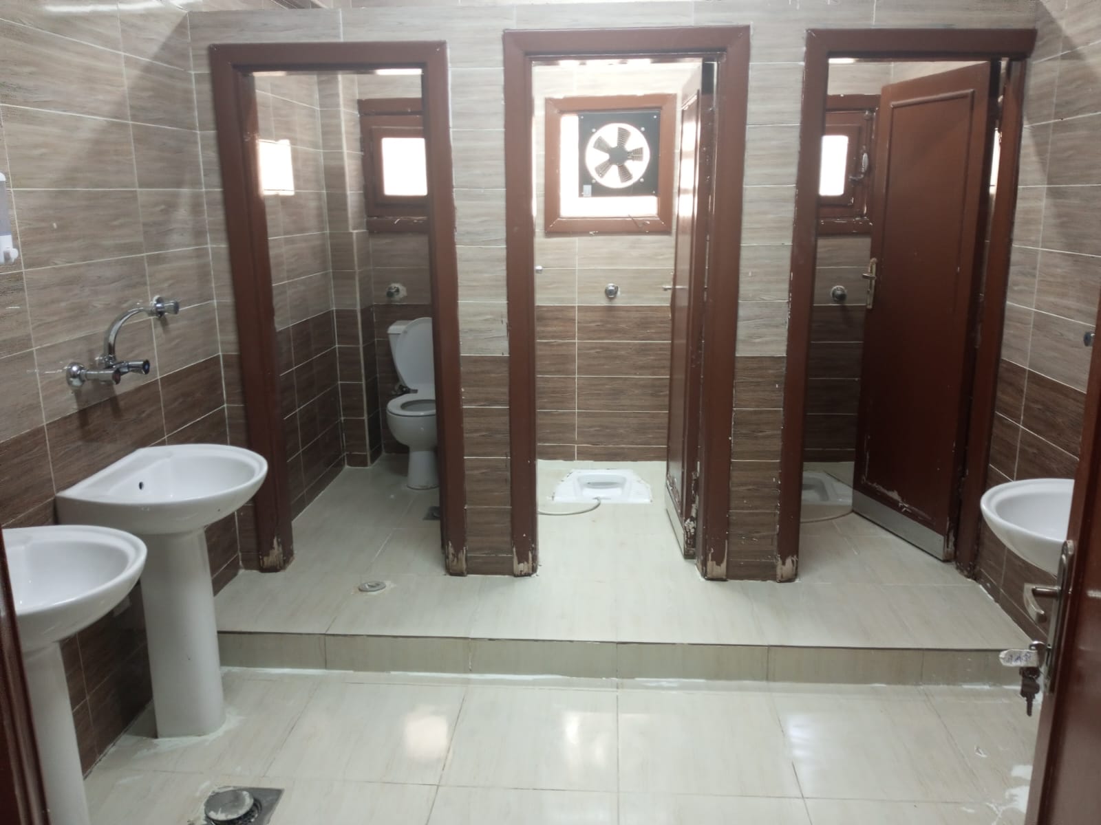 الحمامات بالسكن الحمامات بالسكن