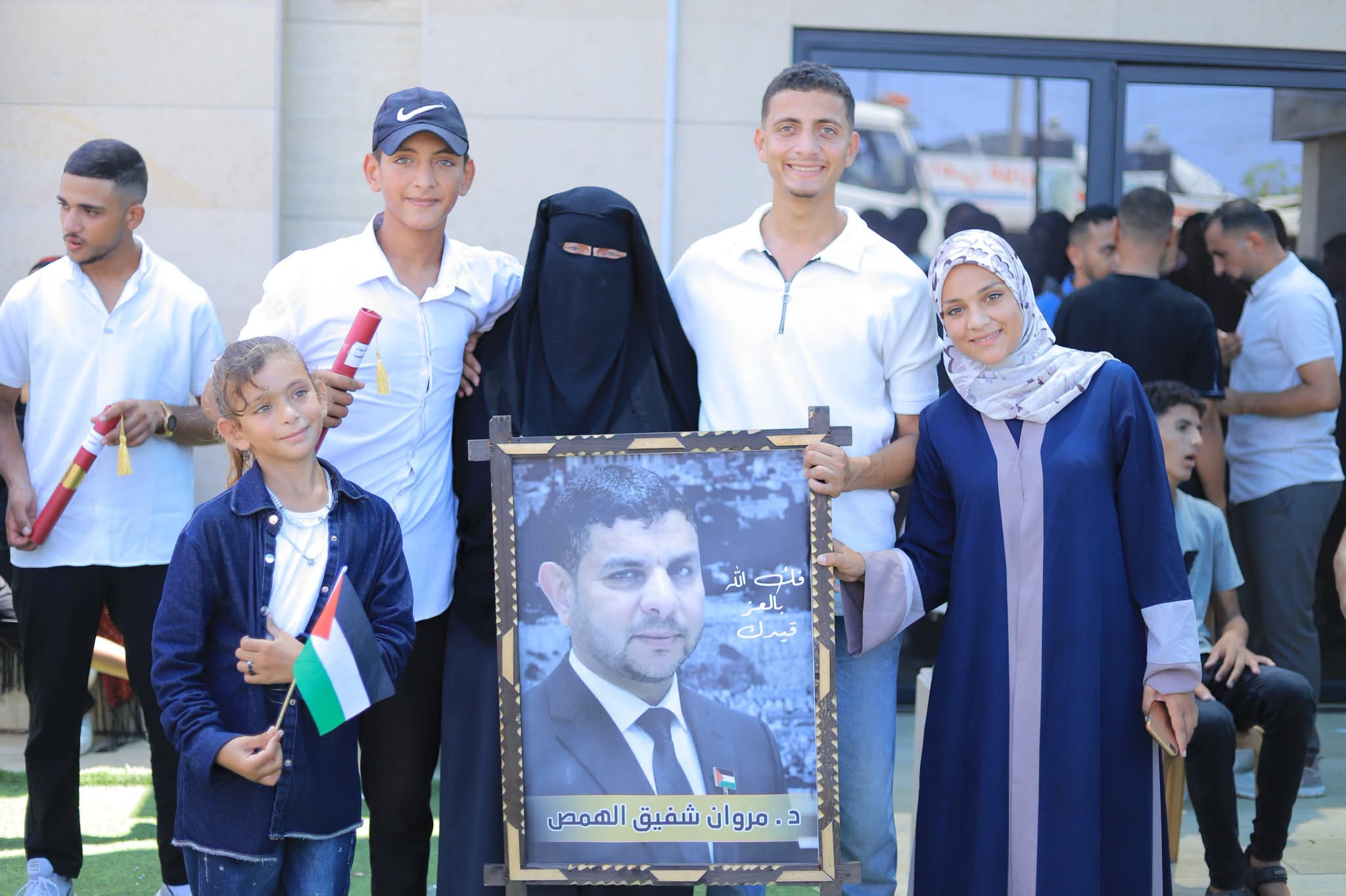 أسرة الدكتور مروان الهمص