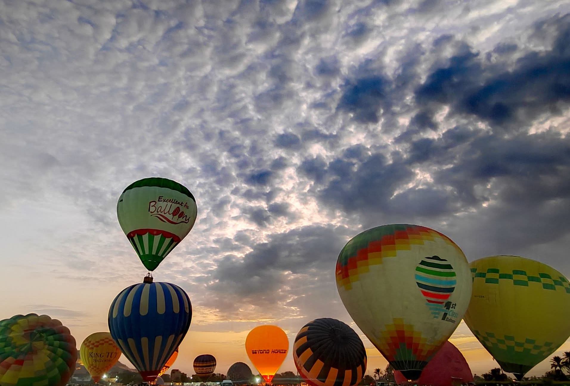 شاهد تجديد إجازات مدربين البالون الطائر بالأقصر
