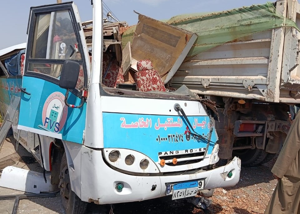 حادث التصادم على الطريق بالمنشاه (4)