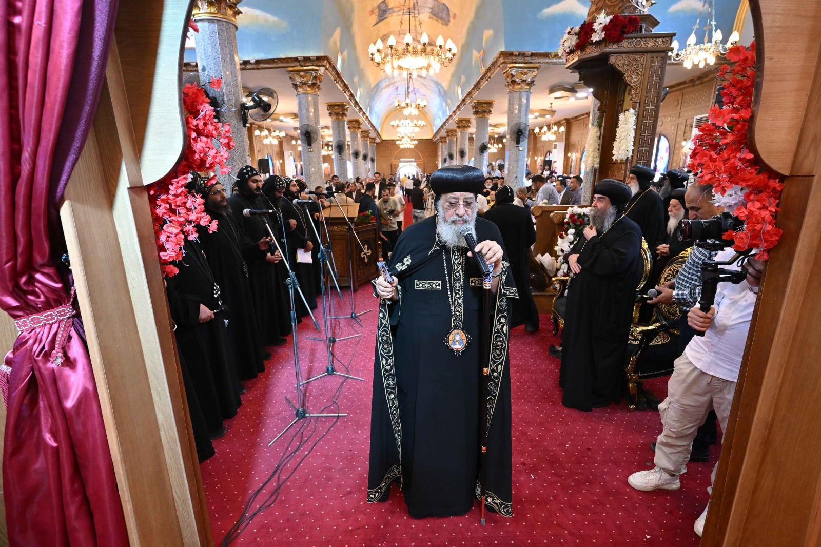 جانب من القداس جانب من القداس