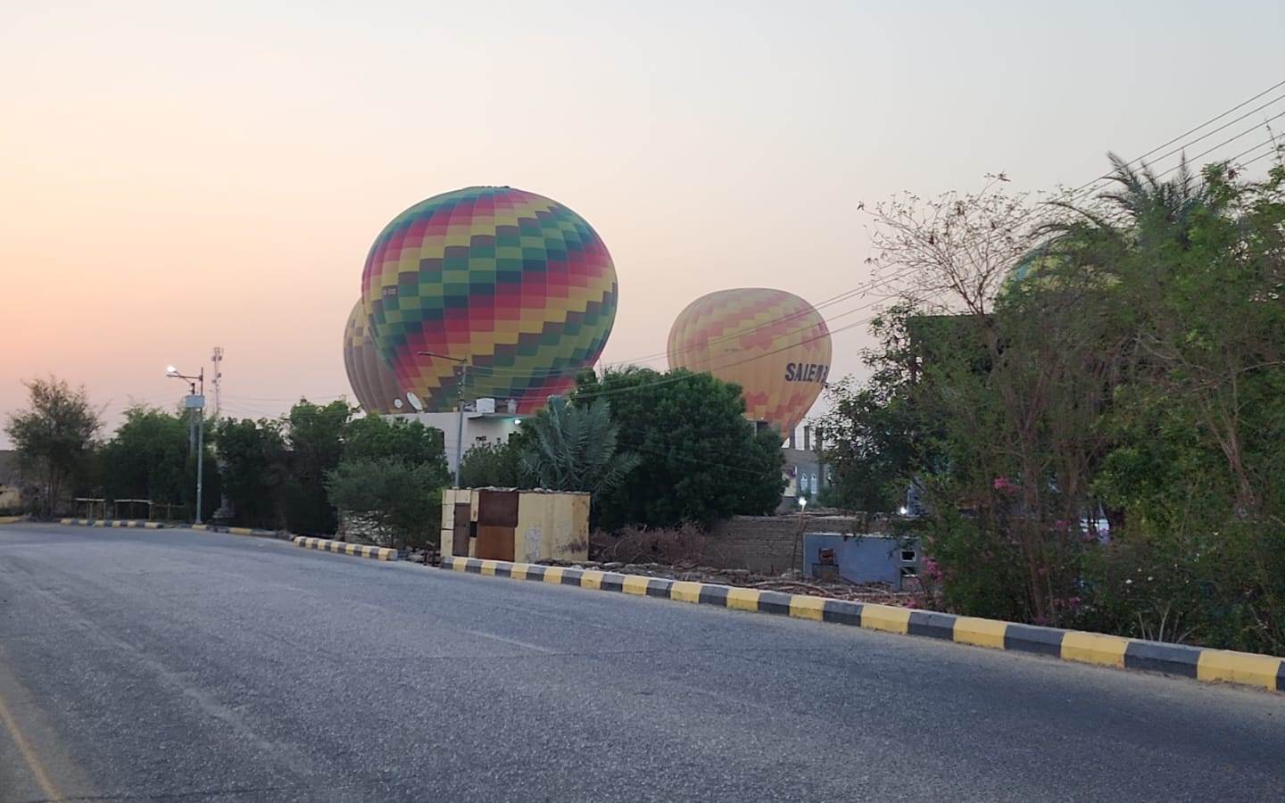 عودة البالون الطائر من جديد فى غرب الأقصر