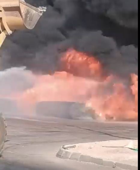 السيطرة على حريق مواسير (2)