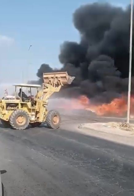 السيطرة على حريق مواسير (3)