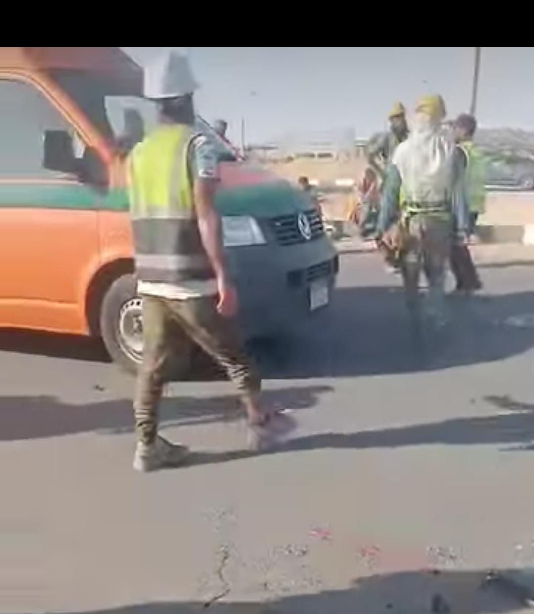 إسعاف  نقل المصابين
