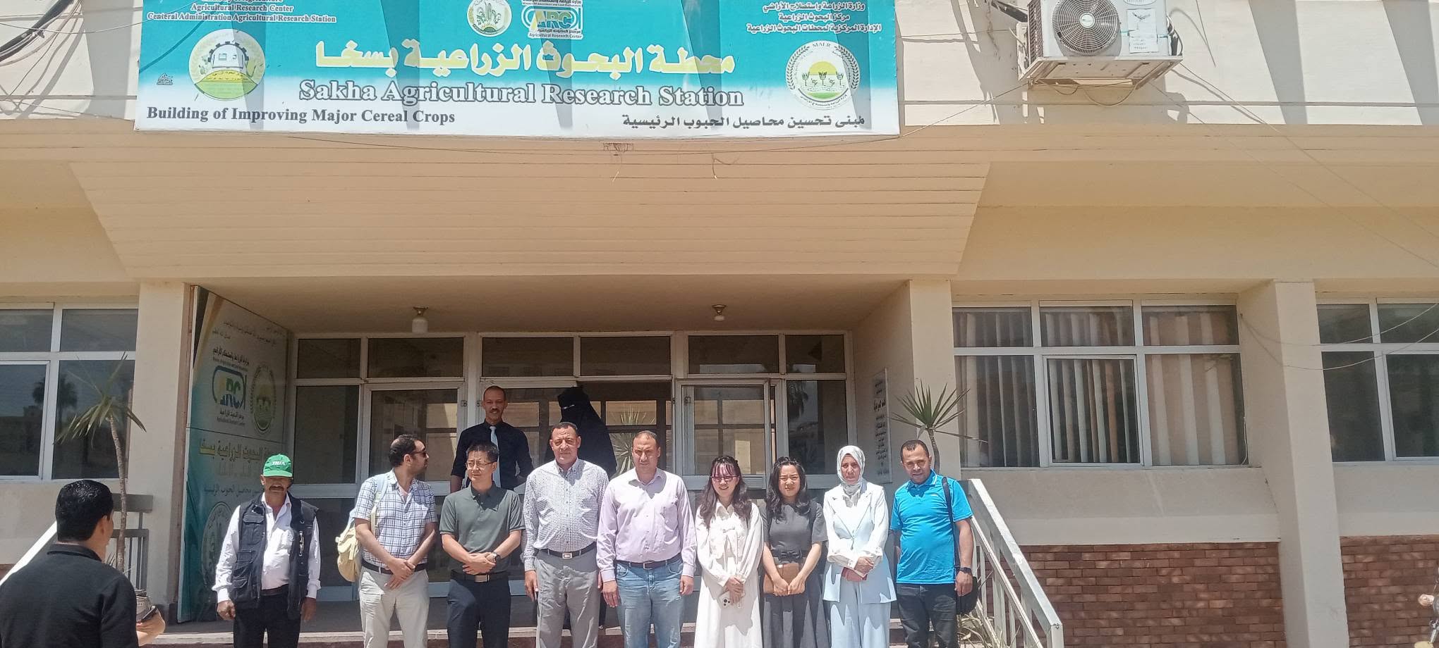 الوفد الصيني بمحطة البحوث الزراعية بسخا الوفد الصيني بمحطة البحوث الزراعية بسخا