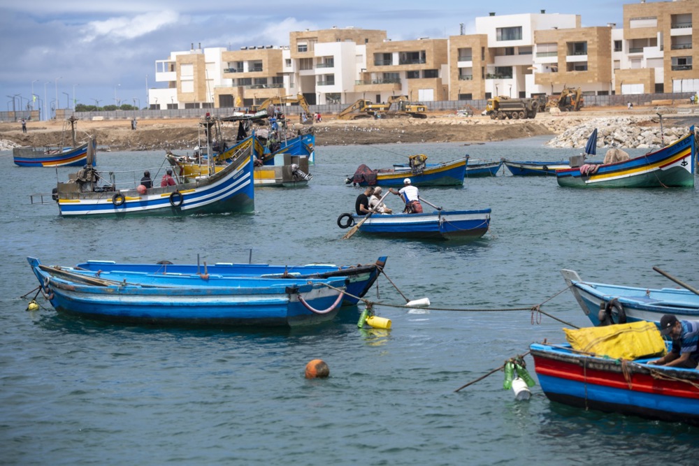 يستمتع الناس بالشاطئ في المغرب (6)