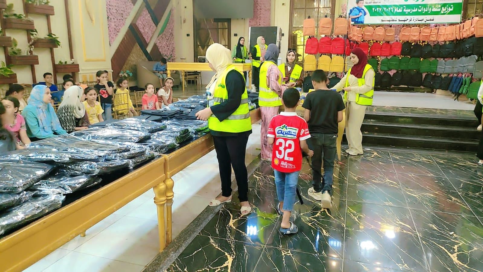 تجهيز 1000 طالب بمستلزمات الدراسة في الغربية (2)