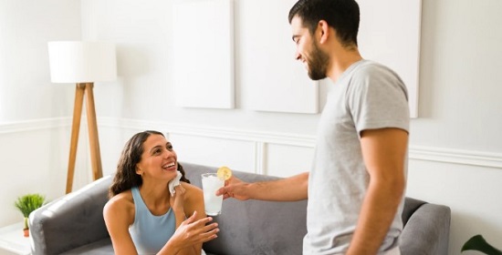تقديم مشروب بارد تقديم مشروب بارد