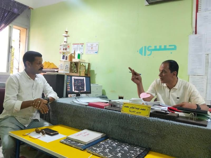 مدير الإدارة التعليمية في جولة علي المدارس مدير الإدارة التعليمية في جولة علي المدارس