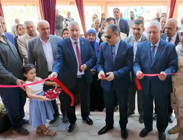 المحافظ و النواب خلال الافتتاح