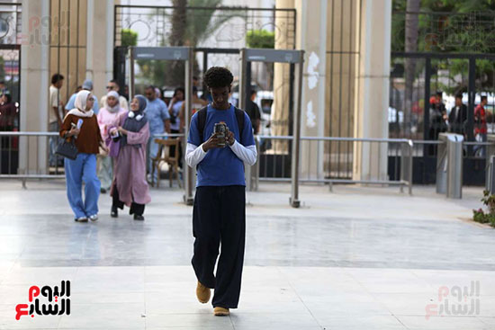 طلاب جامعة عين شمس (2)