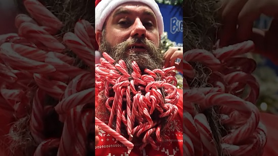 قطع حلوى داخل لحية قطع حلوى داخل لحية