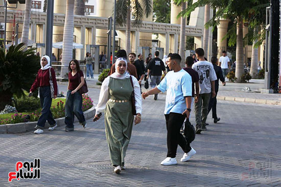 طلاب جامعة عين شمس (1)
