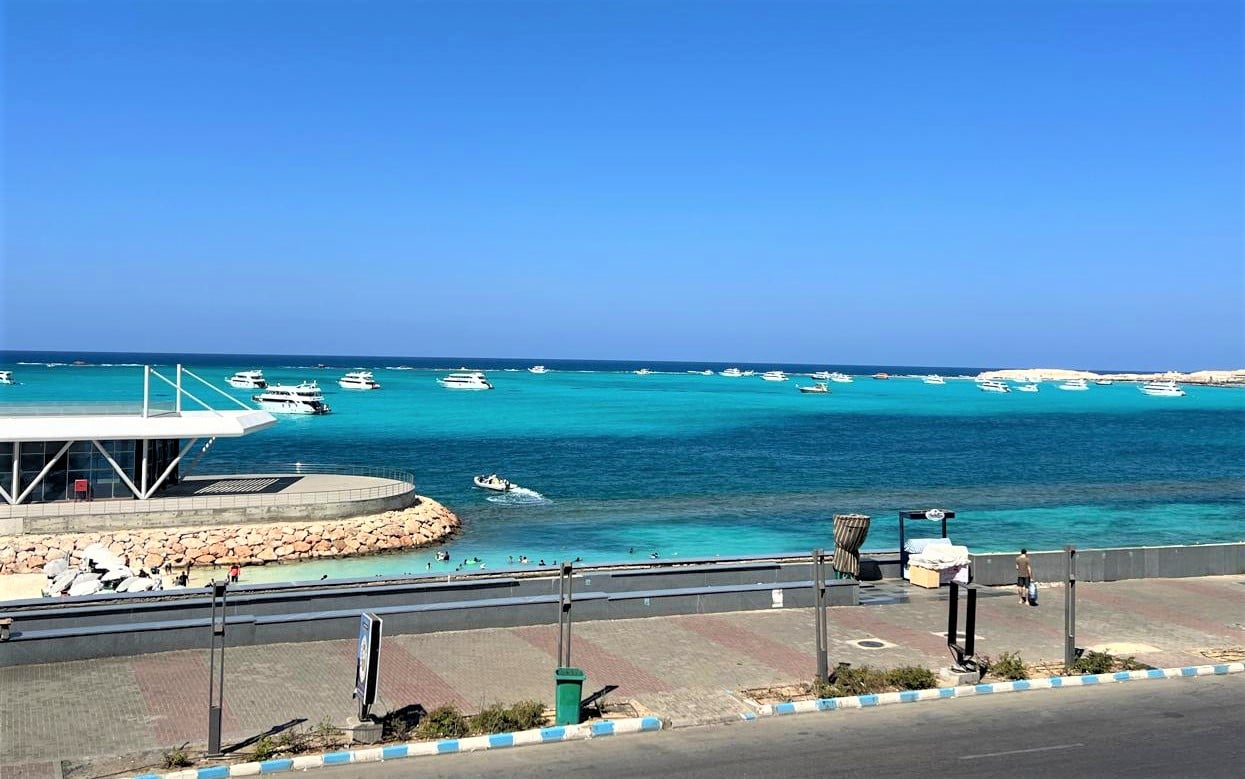 اجواء الهدوء على كورنيش مطروح عقب زحام المصيف