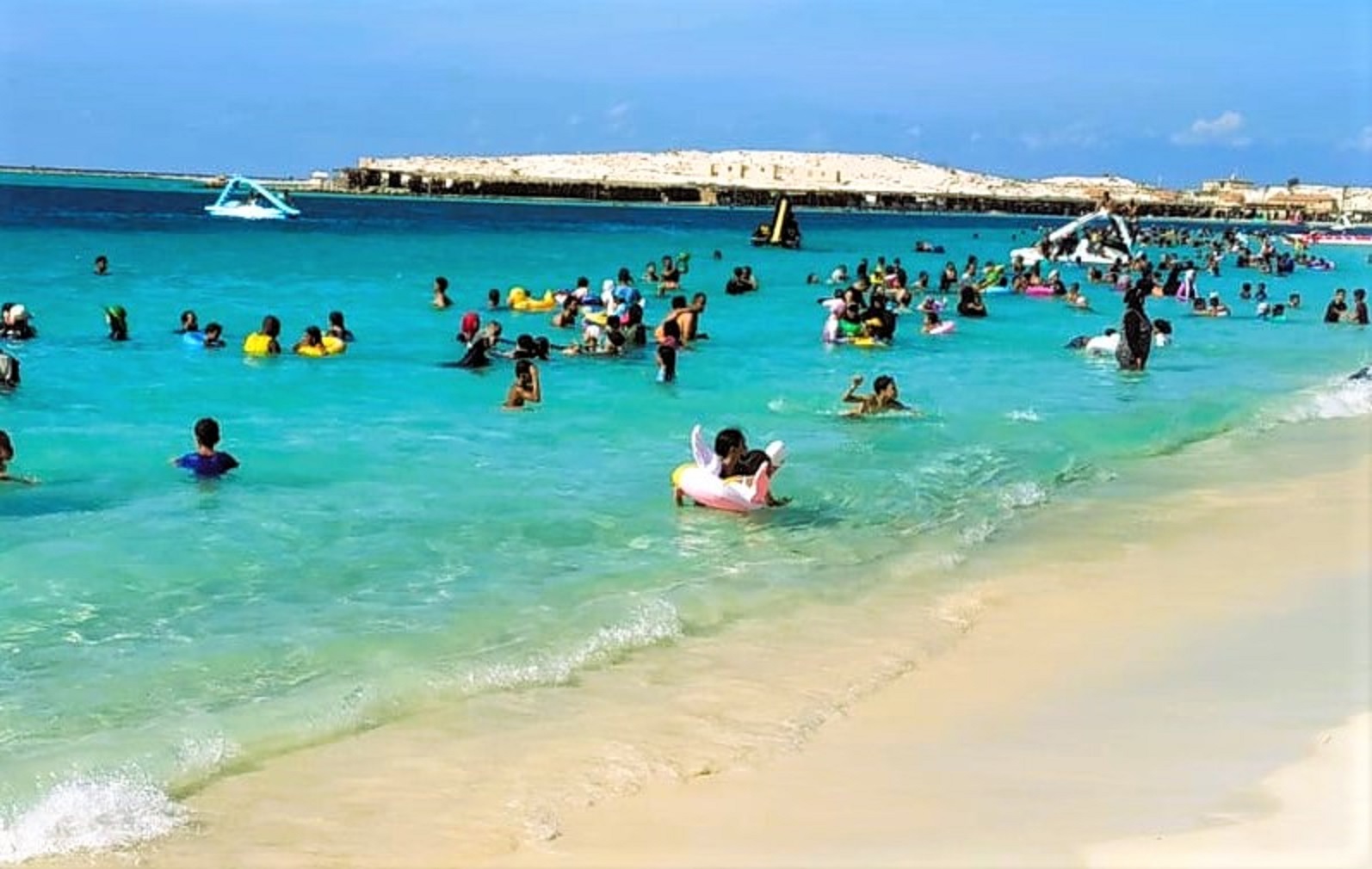 تراجع الاقبال على شواطئ مطروح يزيد المتهة