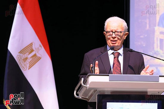 حسين عيسى نائب رئيس الوزراء للشؤون الاقتصادية حسين عيسى نائب رئيس الوزراء للشؤون الاقتصادية