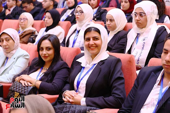 شباب مشاركون فى مؤتمر الهوية الوطنية شباب مشاركون فى مؤتمر الهوية الوطنية