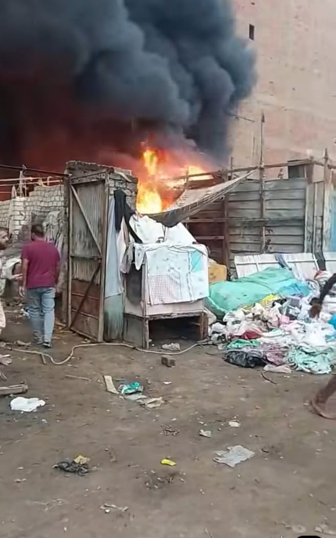السيطرة على حريق اشتعل بمخزن خردة في العمرانية (5)