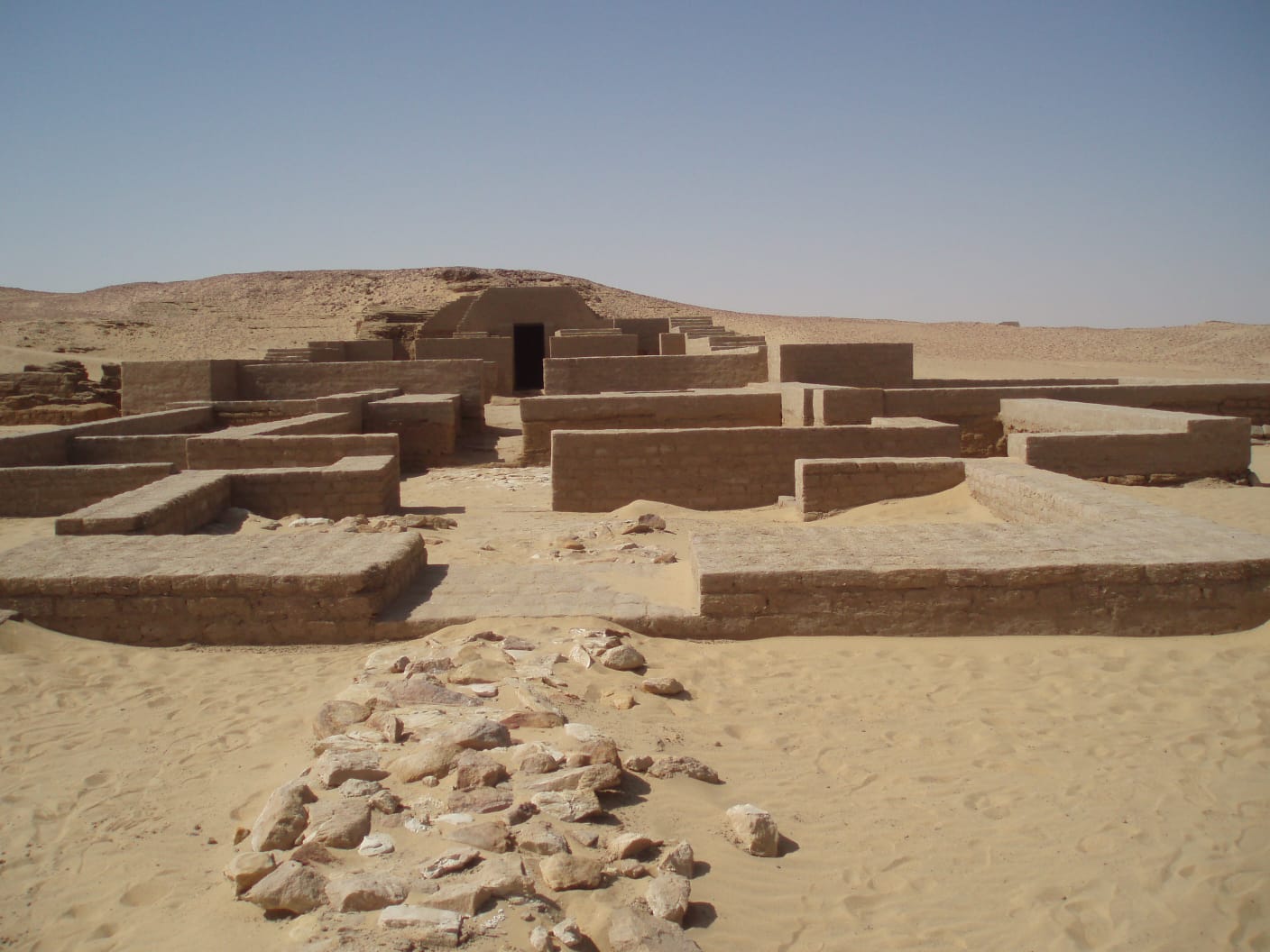 عين مناور الأثري بالوادى الجديد عين مناور الأثري بالوادى الجديد