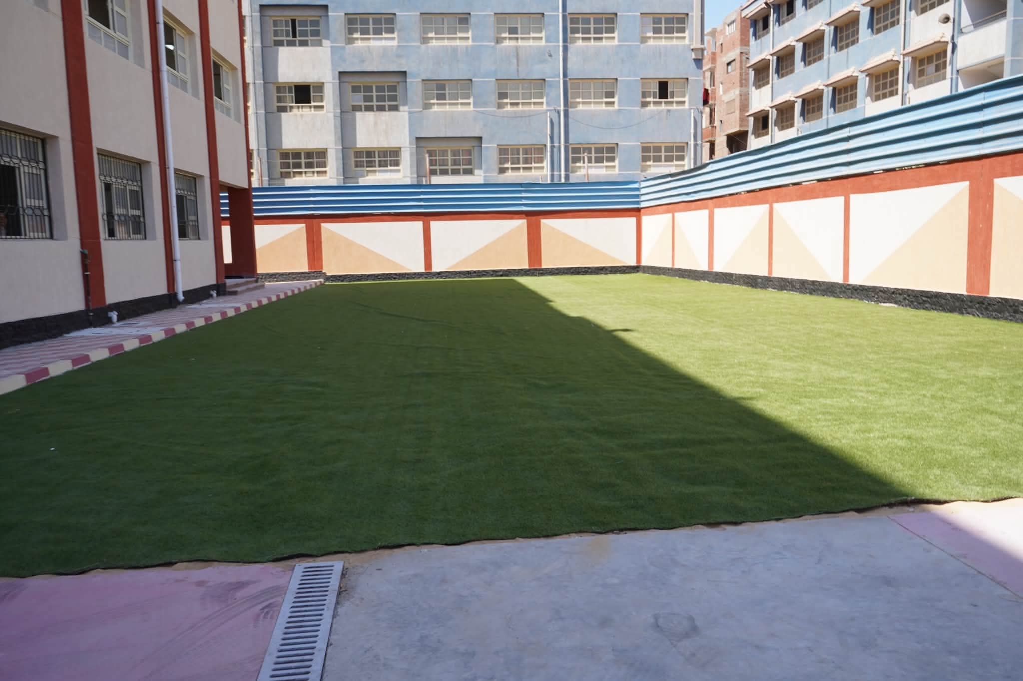 ملعب المدرسة 