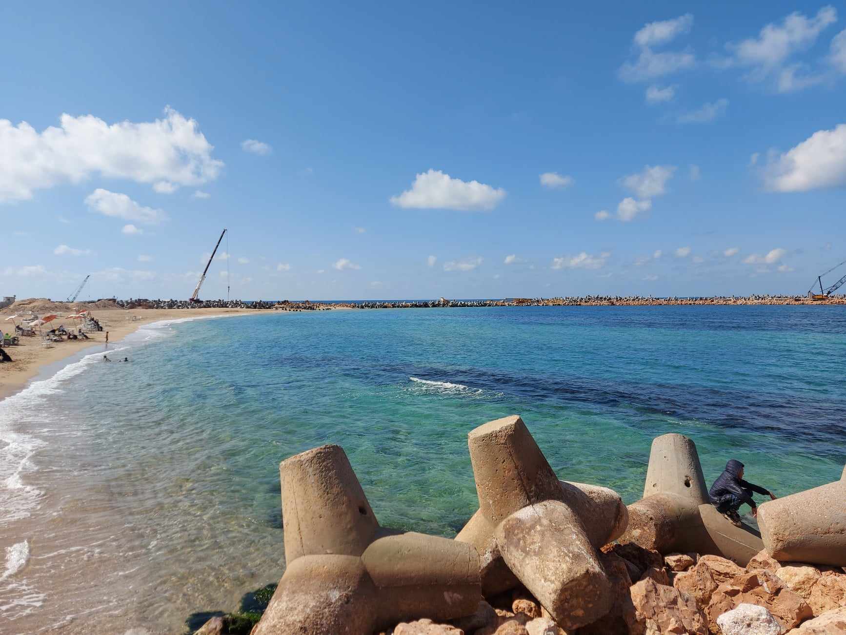 الاسكندرية تواصل حماية شواطئها7