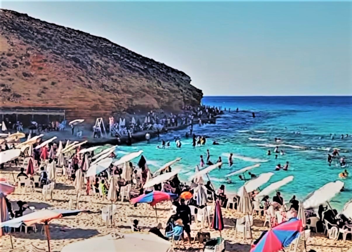 شاطئ هضبة عجيبة شاطئ هضبة عجيبة