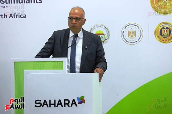 وزير الرى خلال القاء كلمته