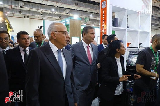 وزير الزراعة يتفقد المعرض