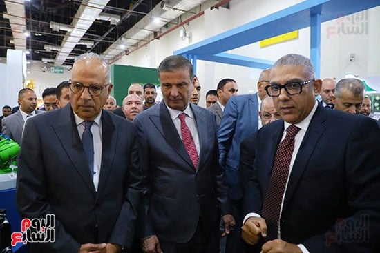 وزيرا الرى والزراعة يتفقدان المعرض