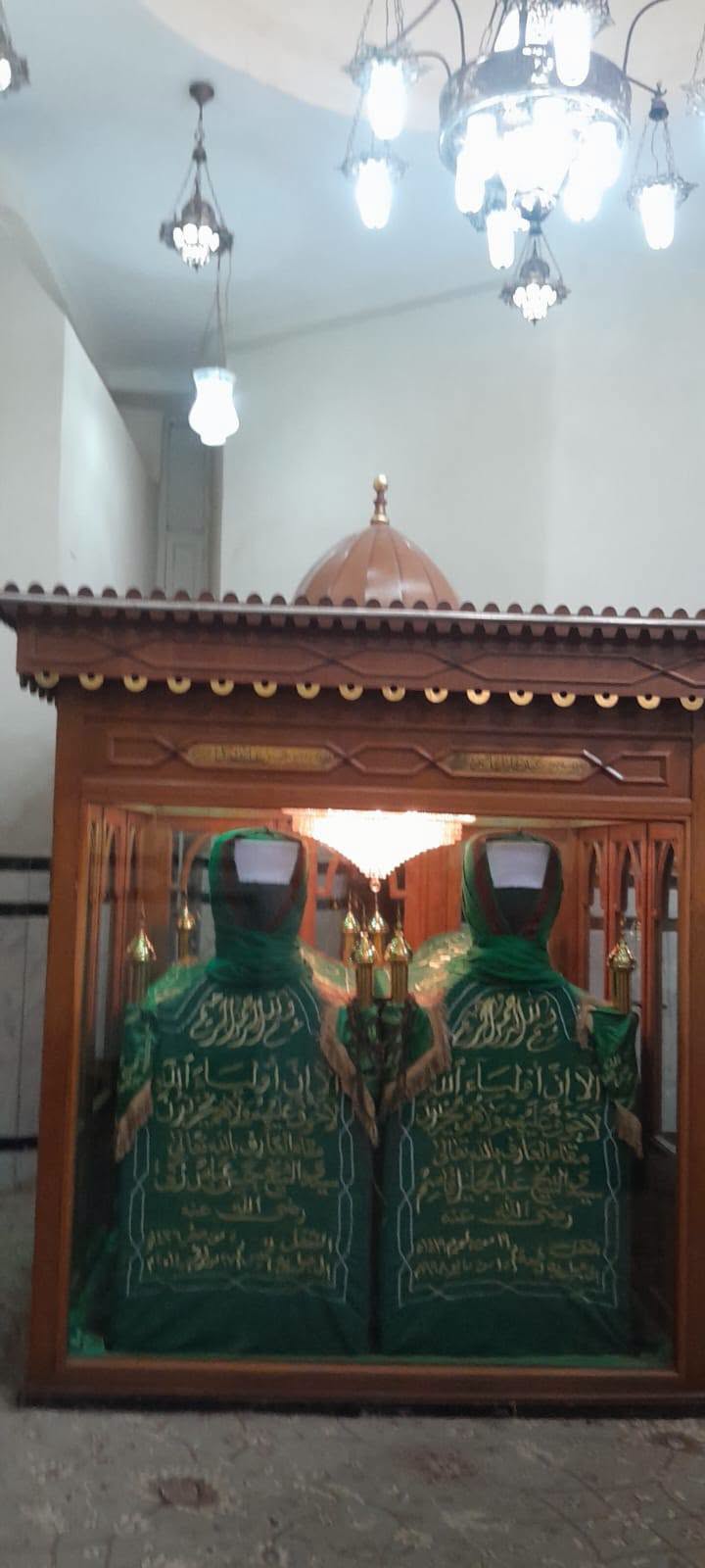 مقامه داخل المسجد