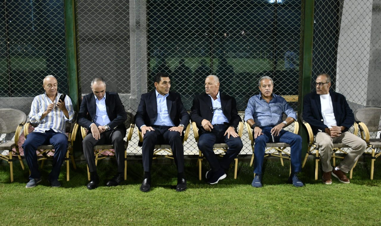  وزير الرياضة يؤازر منتخب مصر (4)