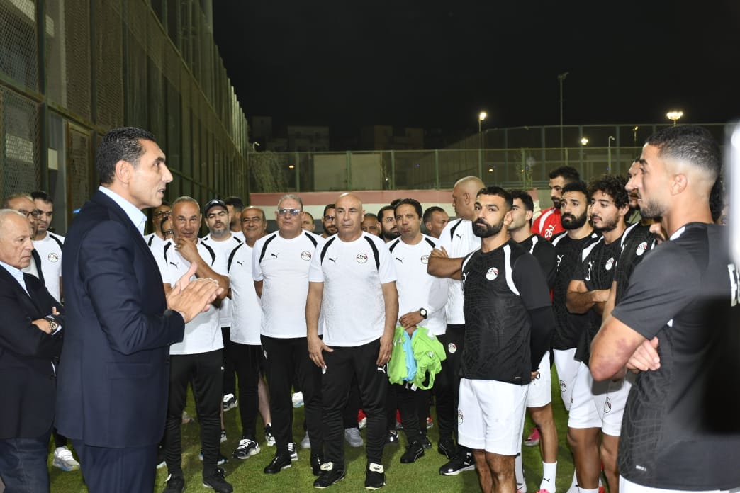  وزير الرياضة يؤازر منتخب مصر (5)