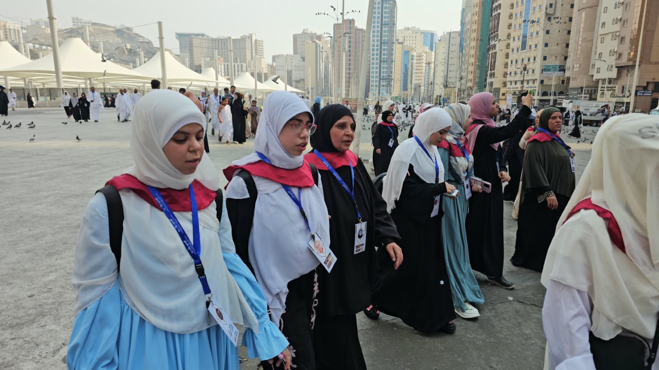 أبناء سقارة من حفظة القرآن يؤدون مناسك العمرة  (1)