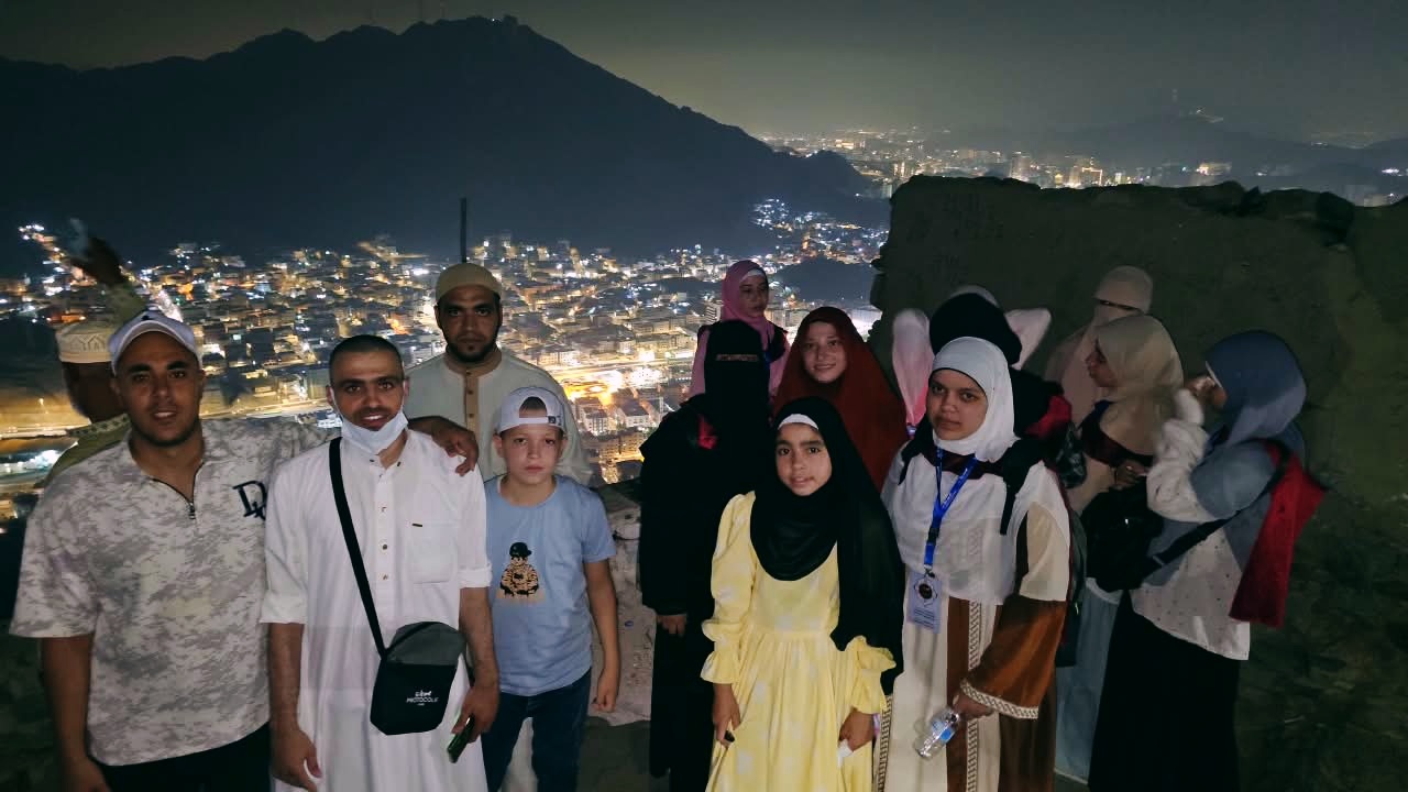 أبناء سقارة من حفظة القرآن يؤدون مناسك العمرة  (3)