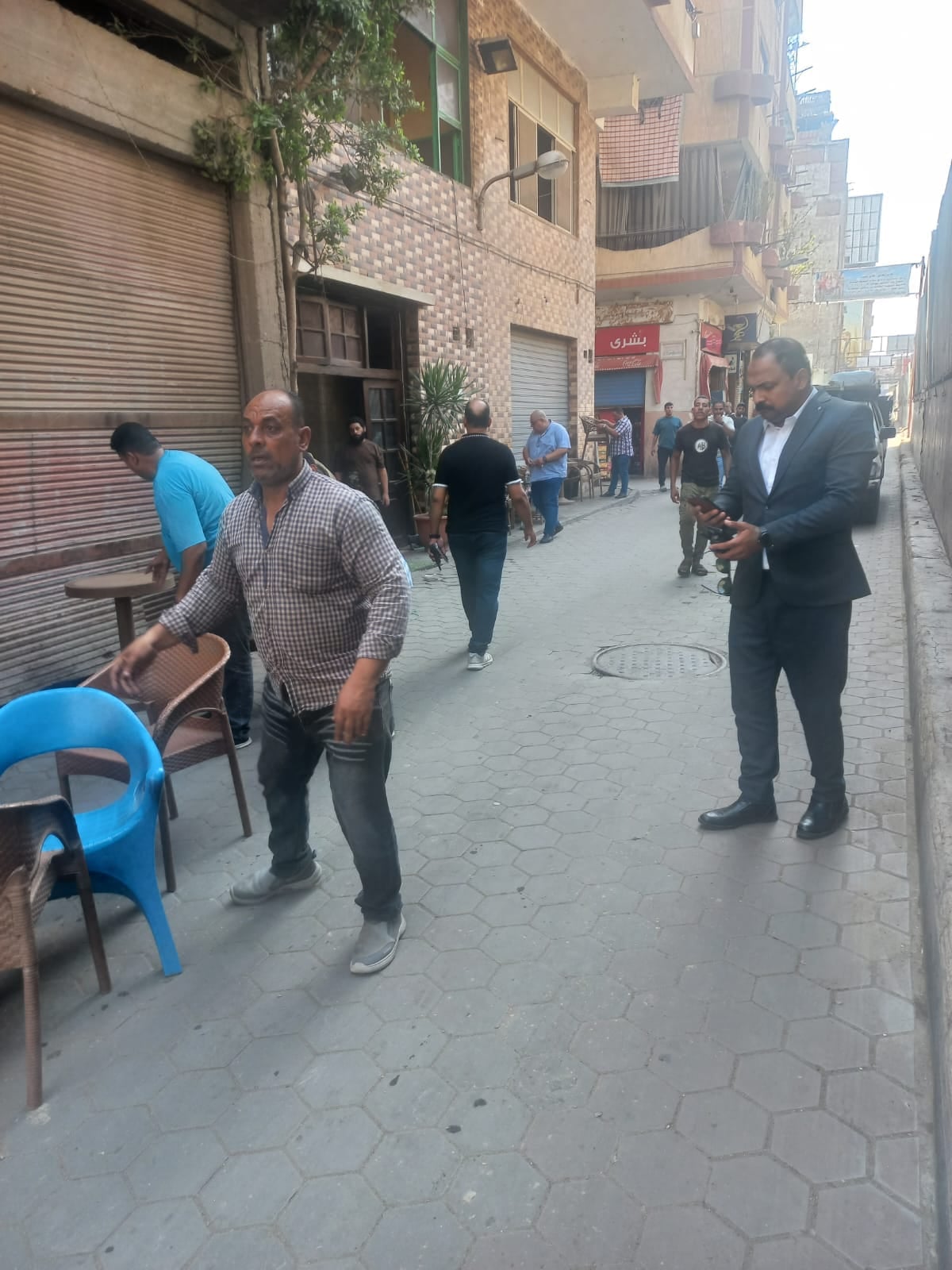 غلق وتشميع مخازن فرز القمامة المخالفة بأرض اللواء غلق وتشميع مخازن فرز القمامة المخالفة بأرض اللواء